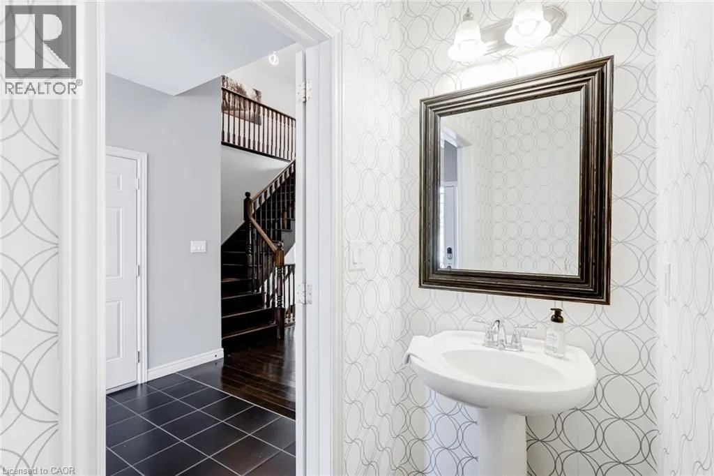 7 KINSMAN Drive