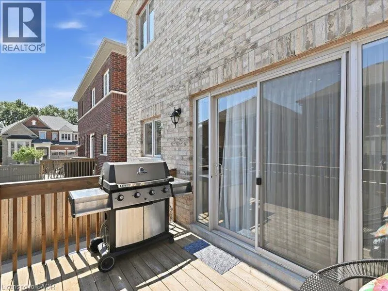 39 AVANTI Crescent