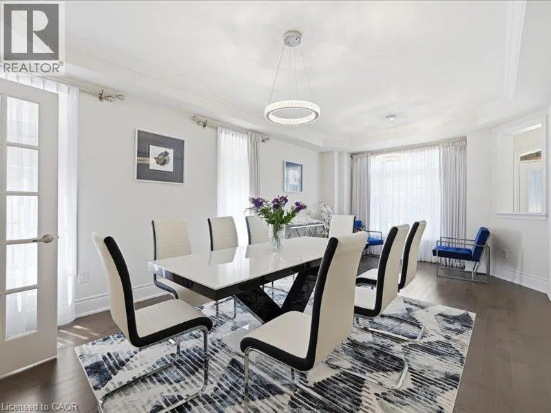 39 AVANTI Crescent