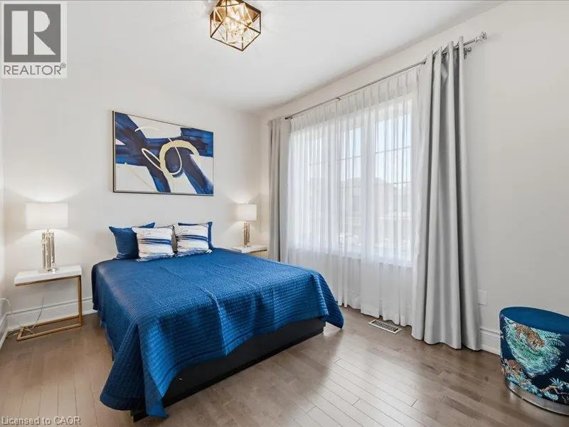 39 AVANTI Crescent