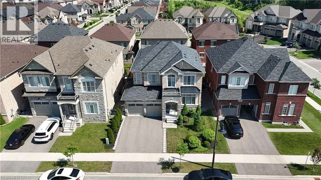 39 AVANTI Crescent