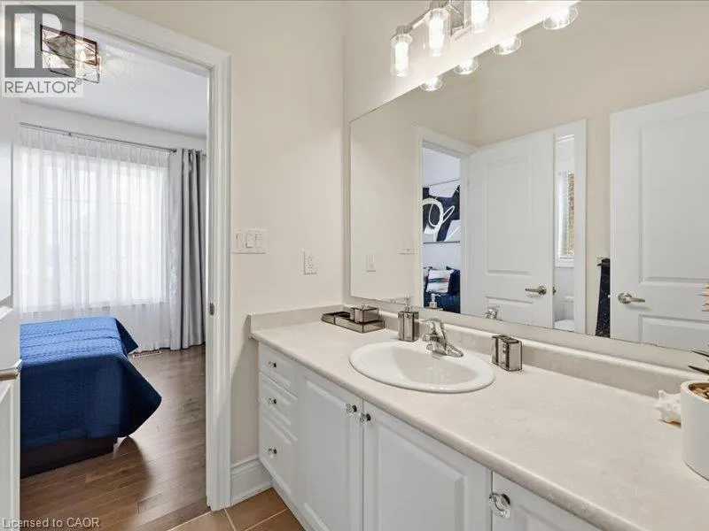 39 AVANTI Crescent
