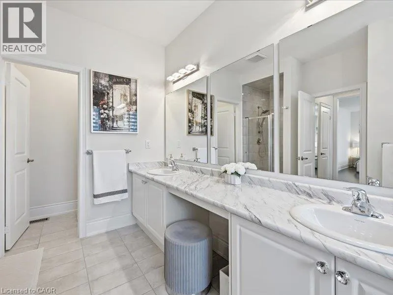 39 AVANTI Crescent