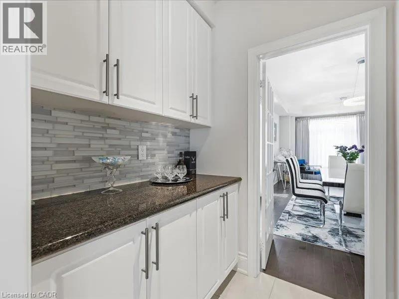 39 AVANTI Crescent