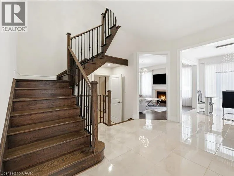 39 AVANTI Crescent