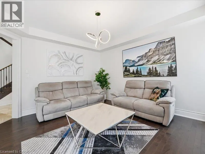 39 AVANTI Crescent