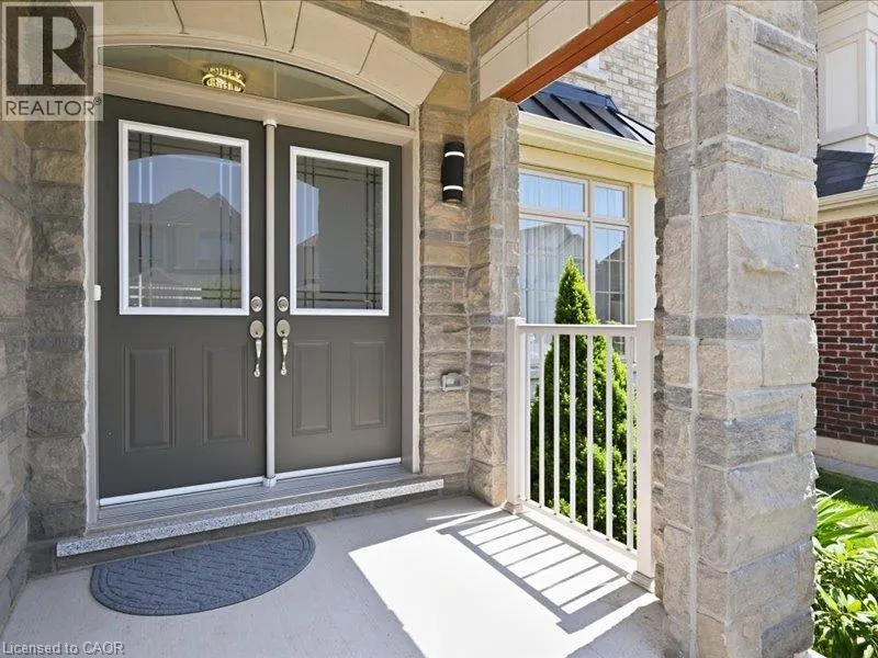 39 AVANTI Crescent