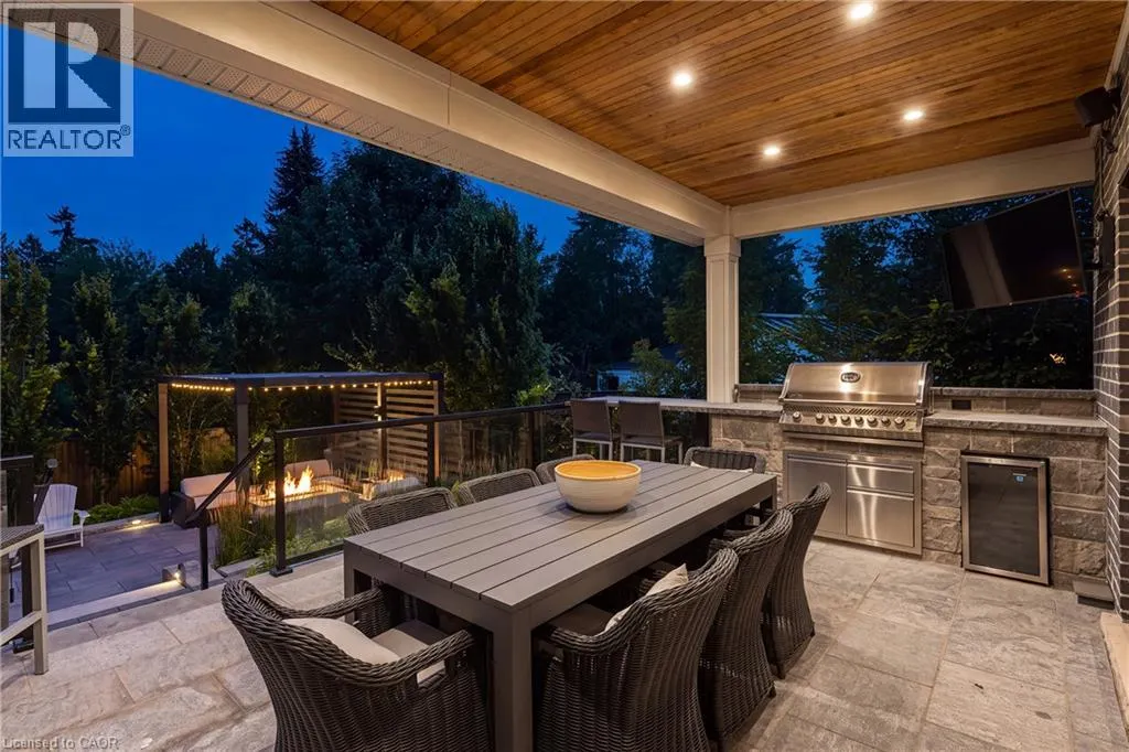 2458 MEADOWOOD Crescent