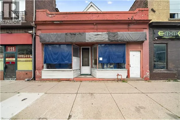 817 KING Street E