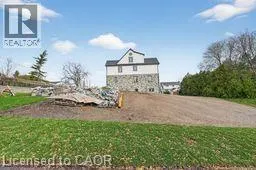 422-424 ROBINSON Street N