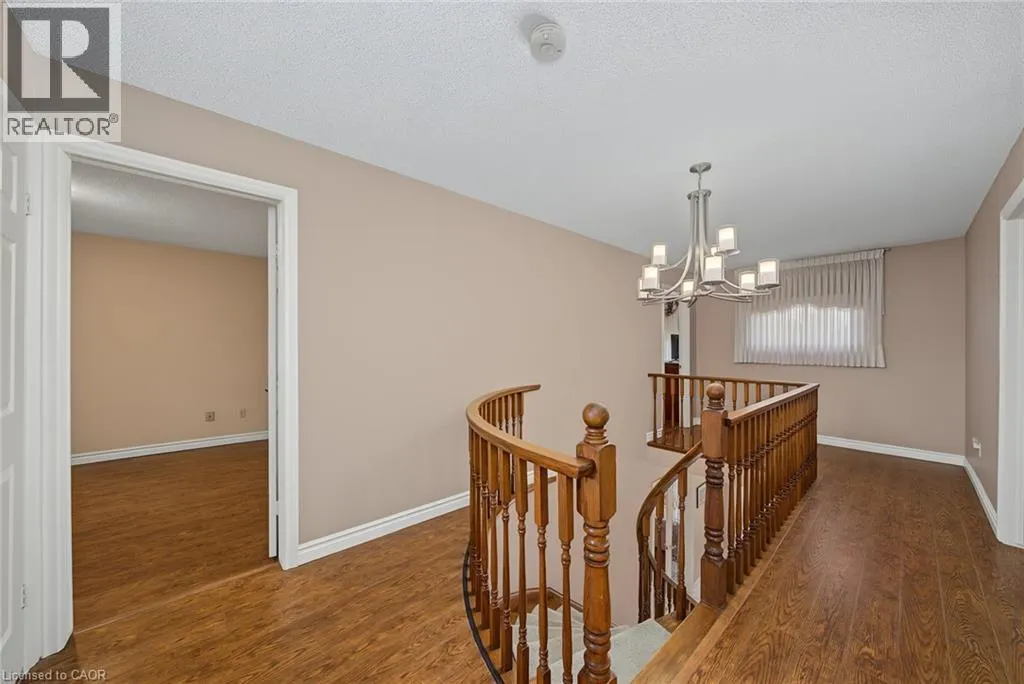 2 CRESTHAVEN Drive