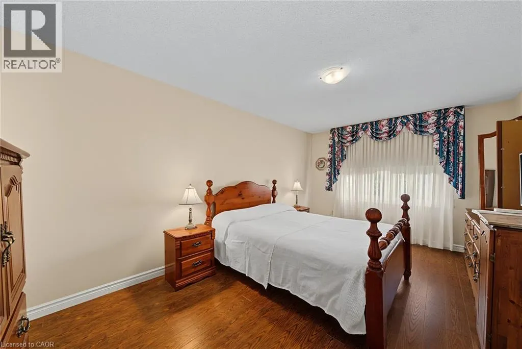 2 CRESTHAVEN Drive