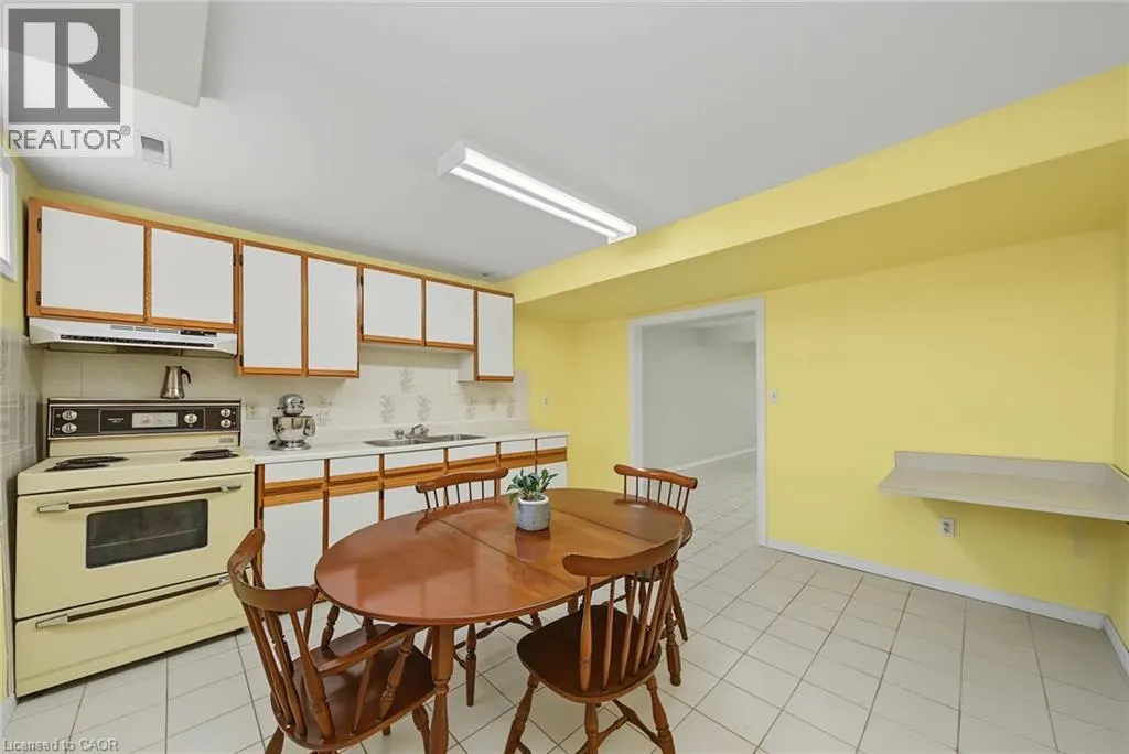 2 CRESTHAVEN Drive