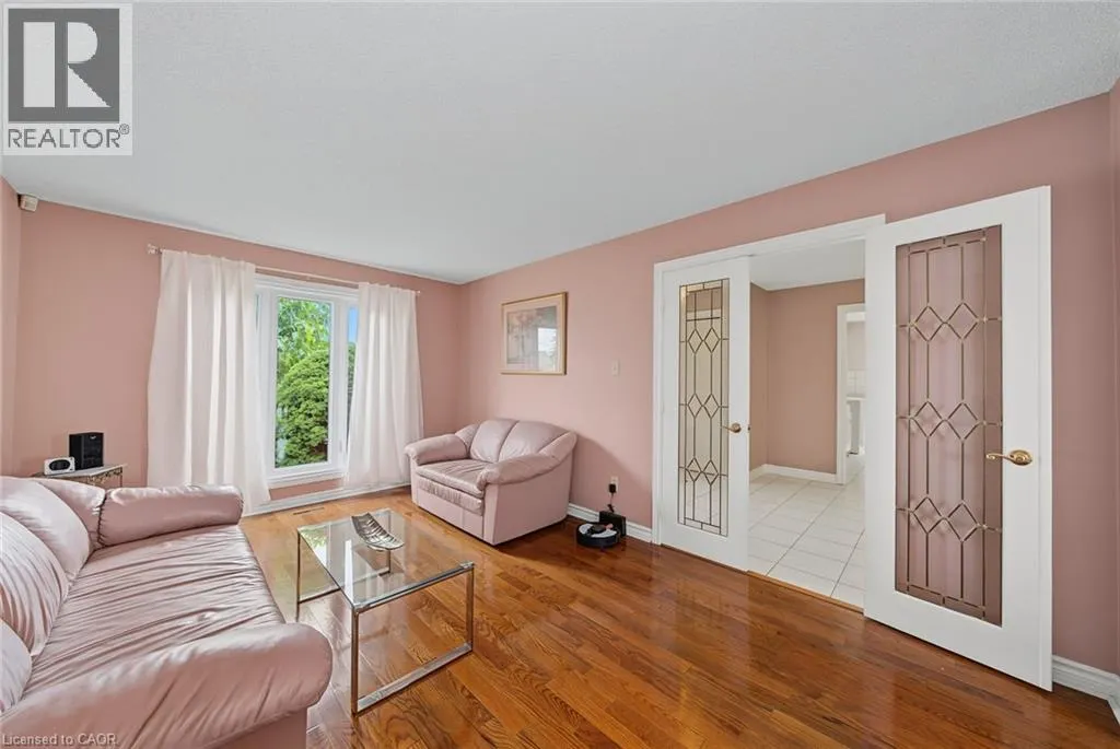 2 CRESTHAVEN Drive