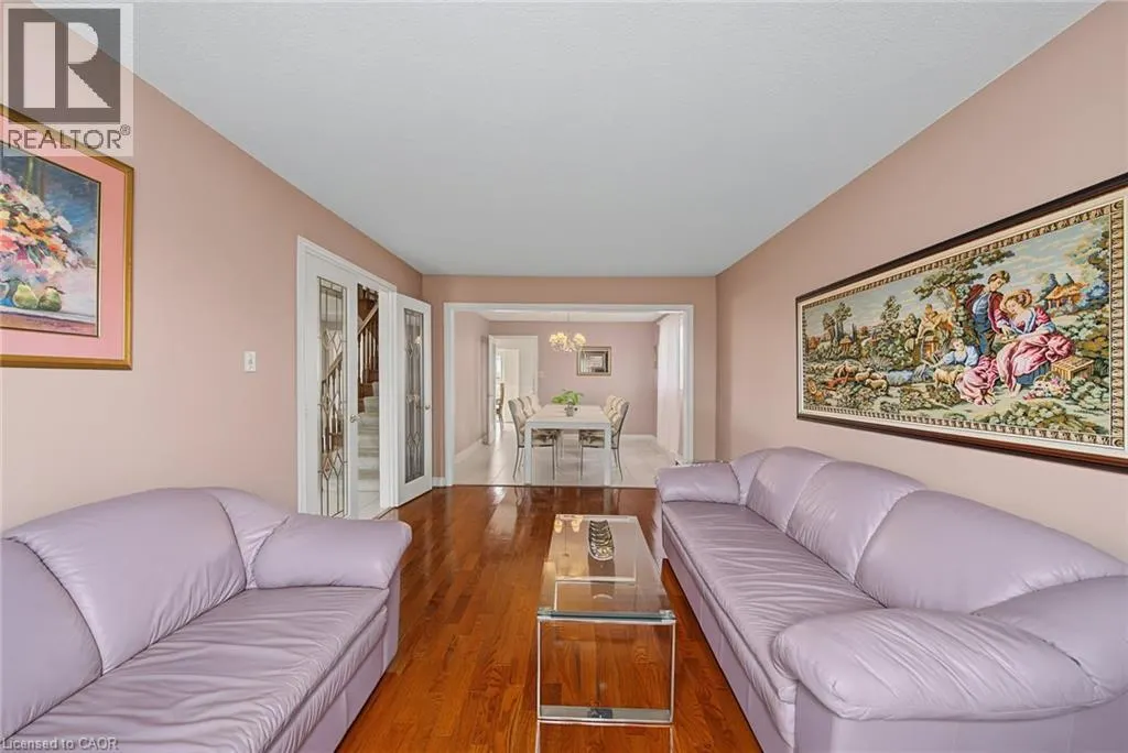 2 CRESTHAVEN Drive