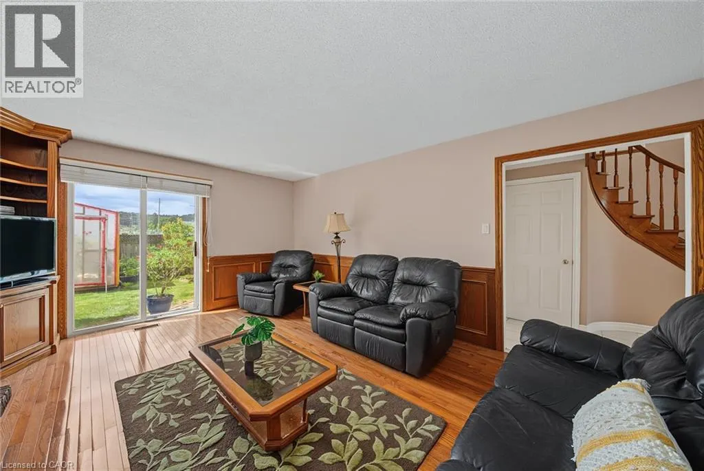 2 CRESTHAVEN Drive