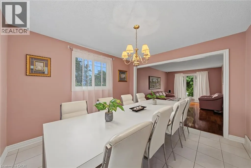 2 CRESTHAVEN Drive
