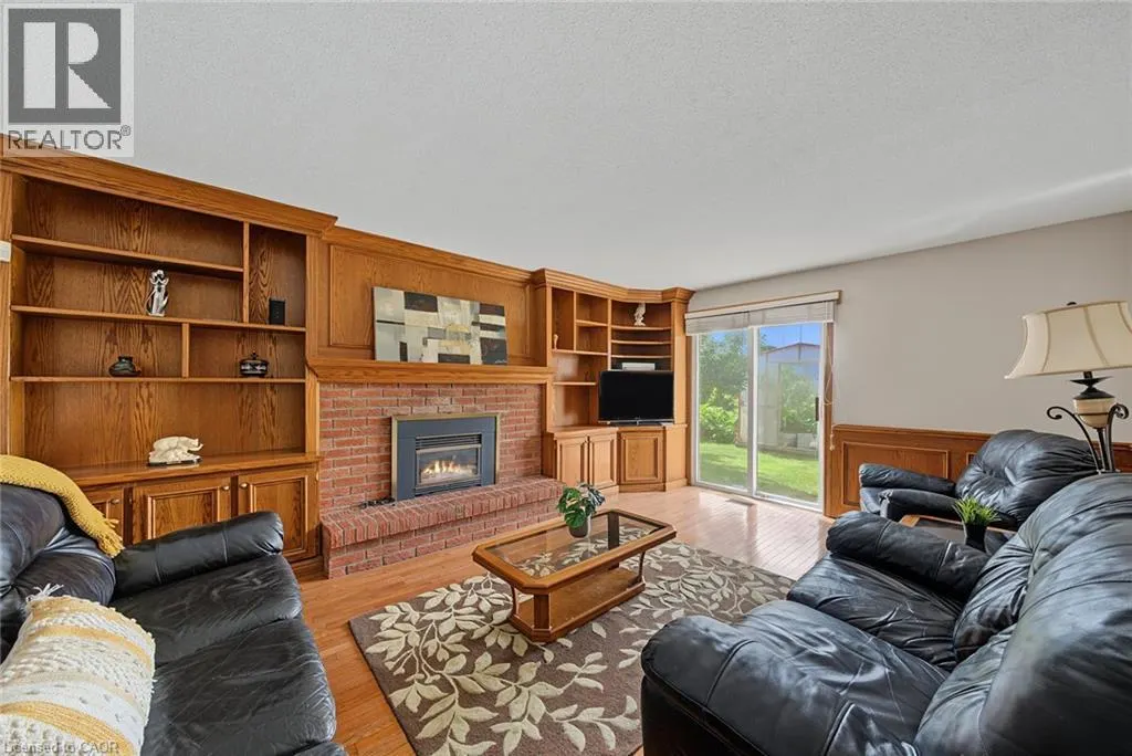 2 CRESTHAVEN Drive