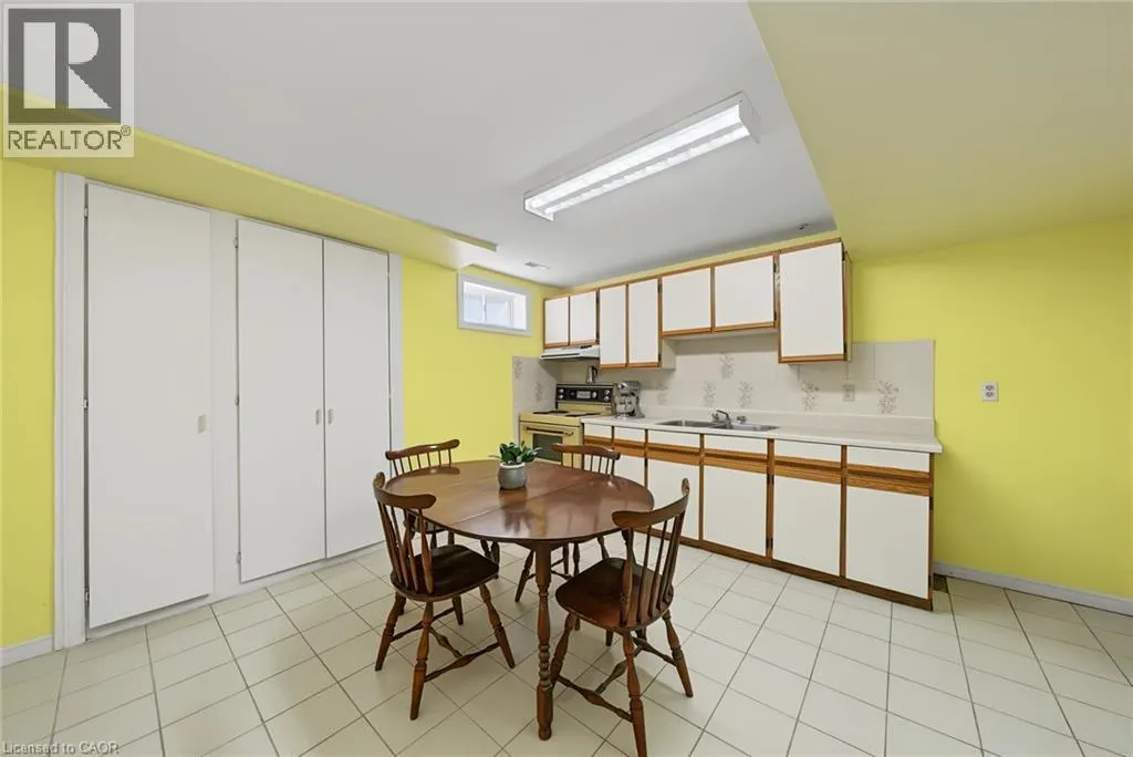2 CRESTHAVEN Drive