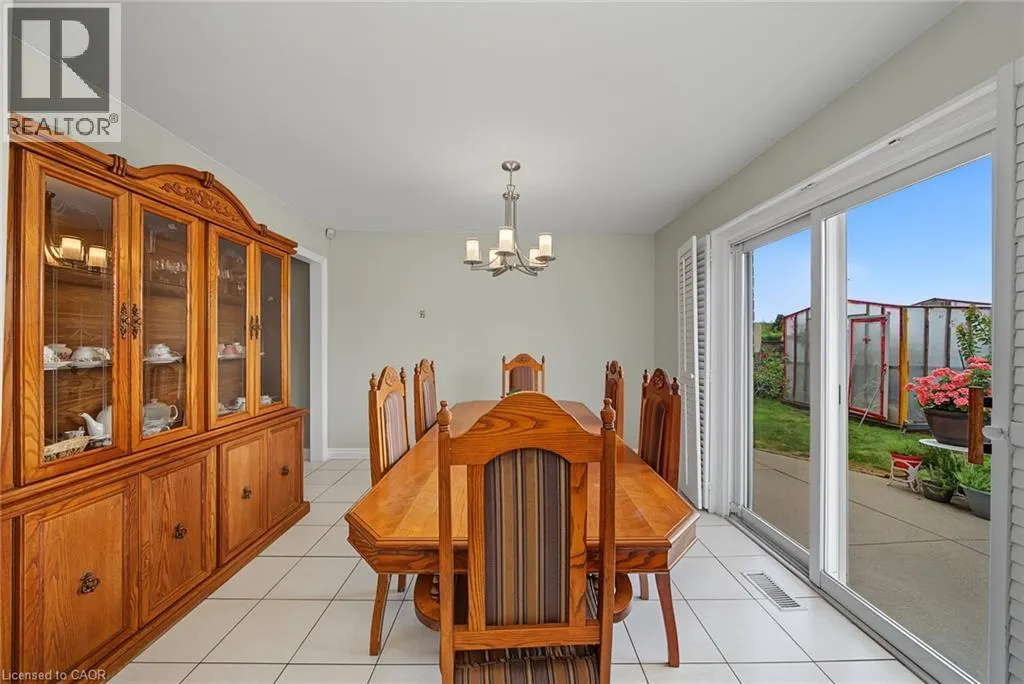 2 CRESTHAVEN Drive