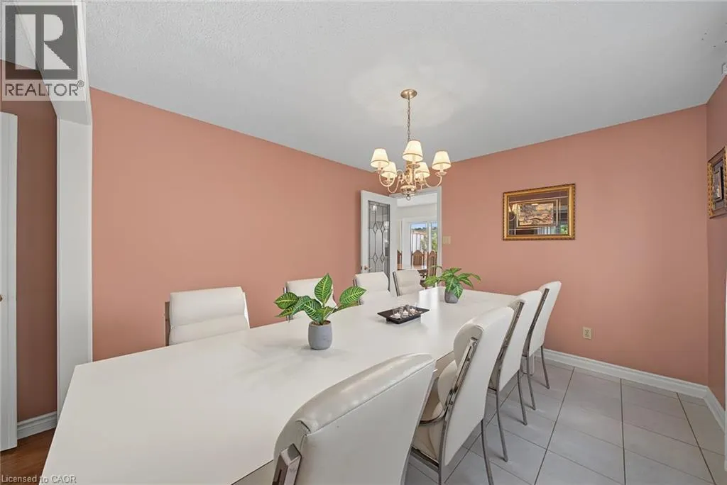 2 CRESTHAVEN Drive