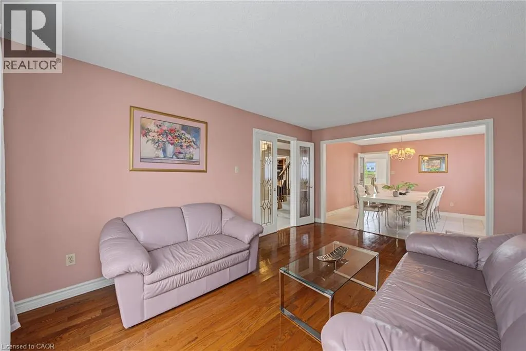 2 CRESTHAVEN Drive