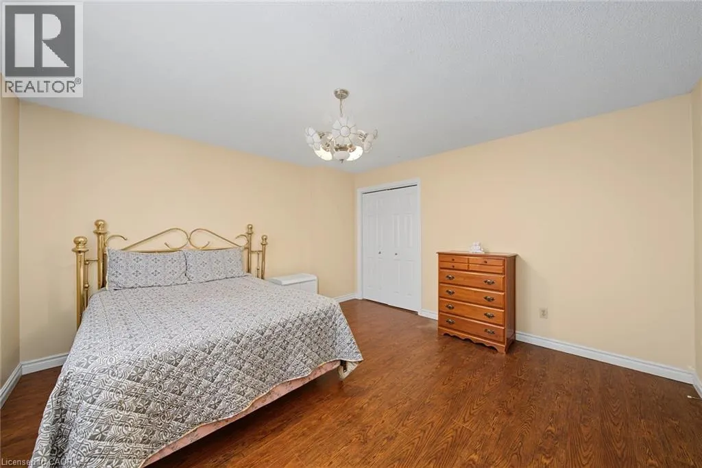 2 CRESTHAVEN Drive