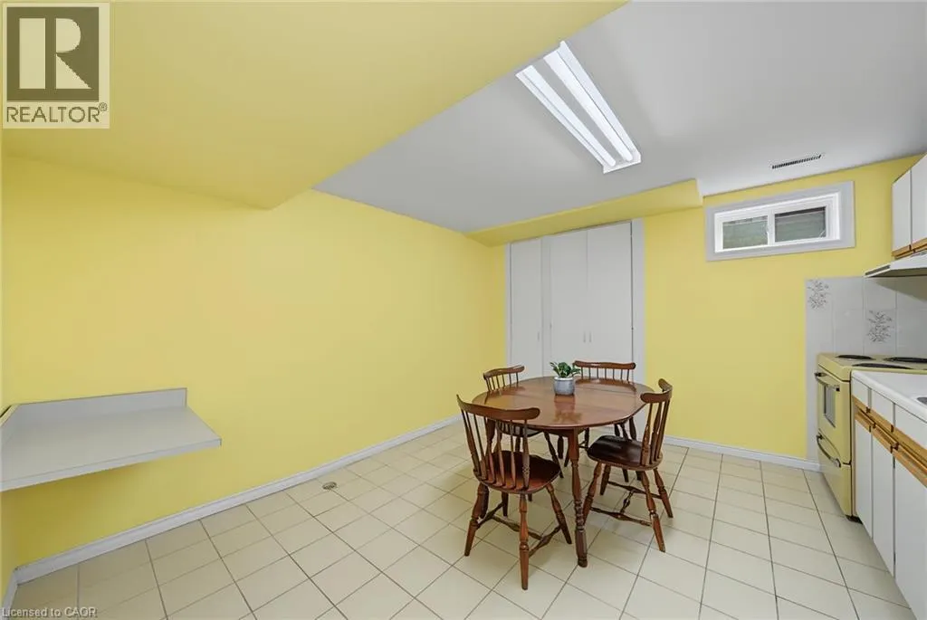 2 CRESTHAVEN Drive
