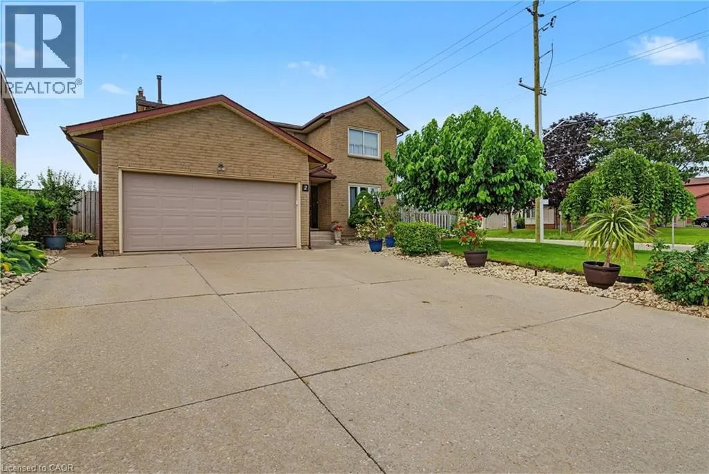 2 CRESTHAVEN Drive