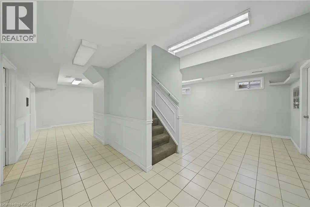 2 CRESTHAVEN Drive