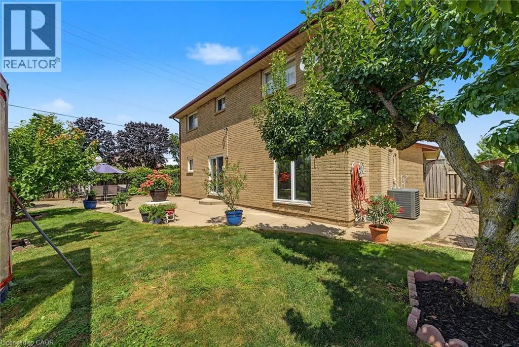 2 CRESTHAVEN Drive