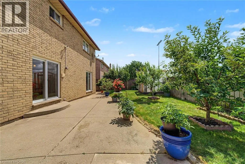 2 CRESTHAVEN Drive