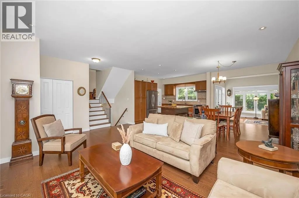 285 SURREY Drive