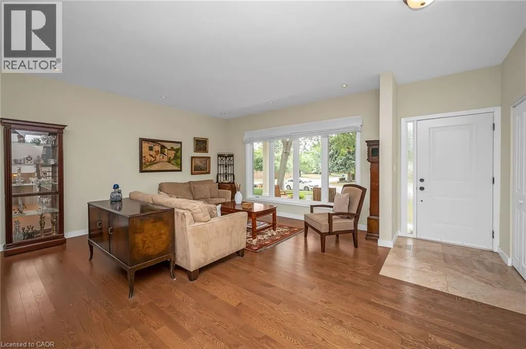 285 SURREY Drive