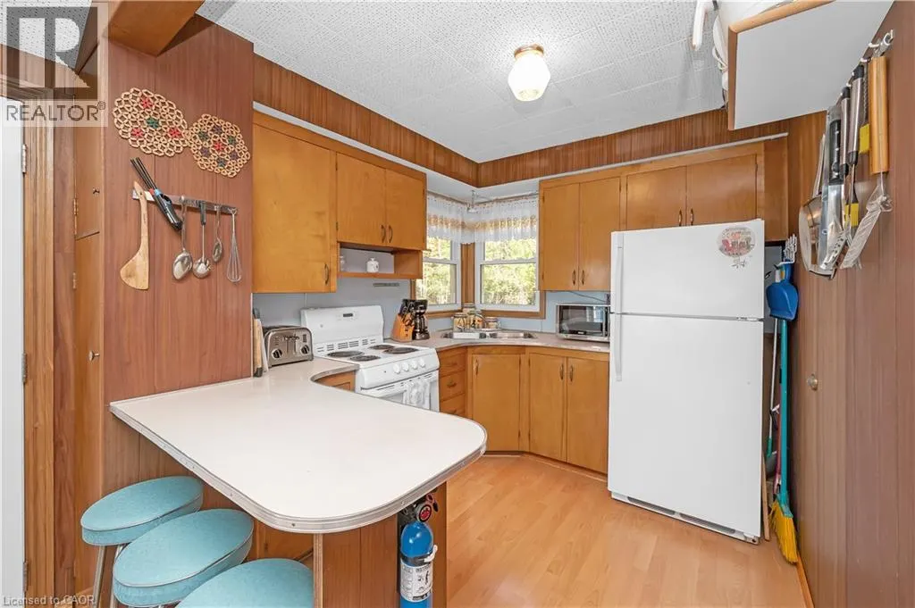 1012 ARMSTRONG Road