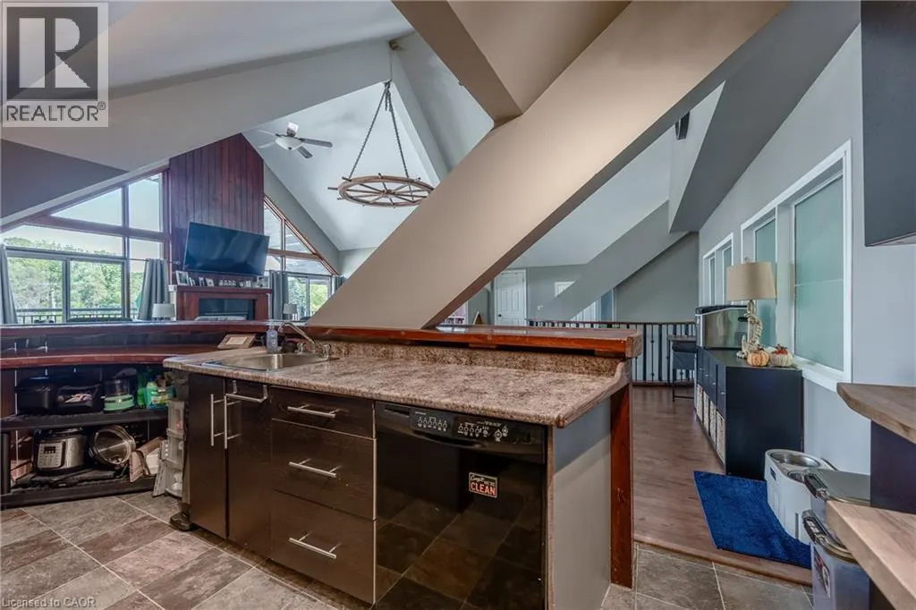 15 JAYLIN Crescent