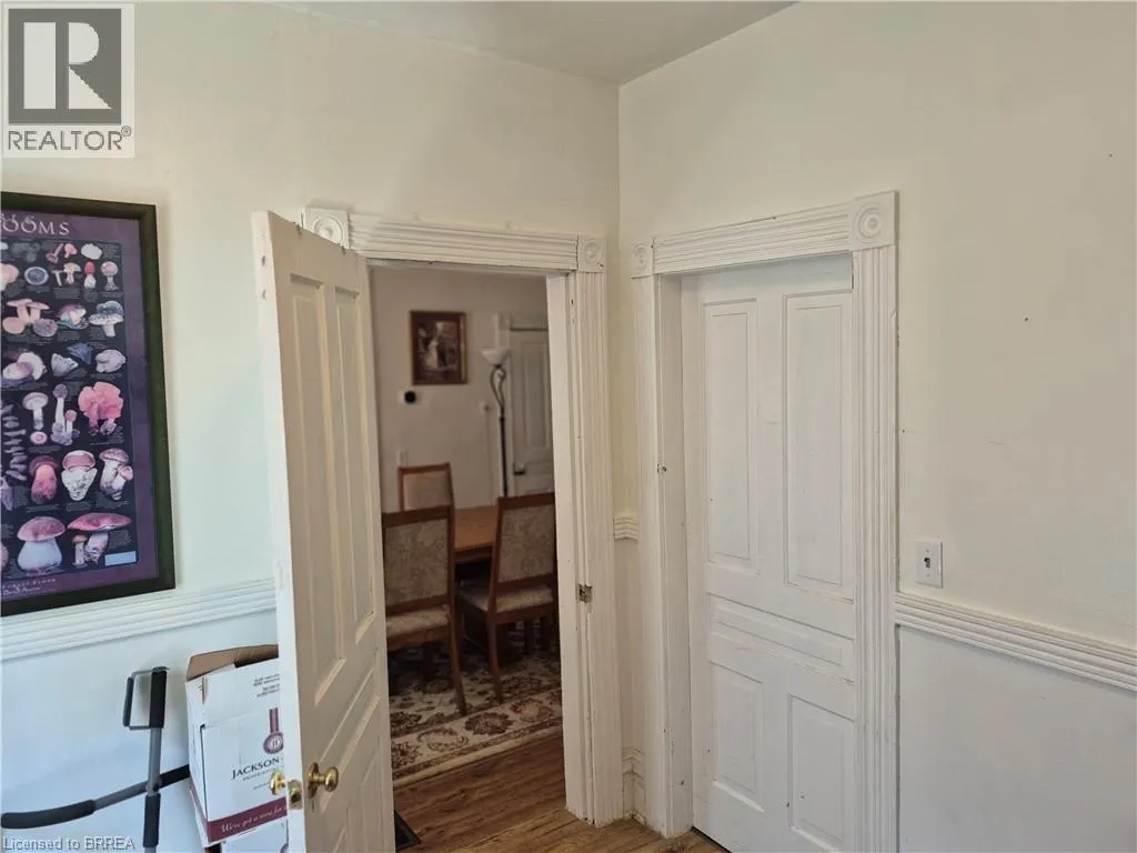 97 COLBORNE Street S