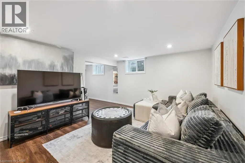 976 GUELPH Street
