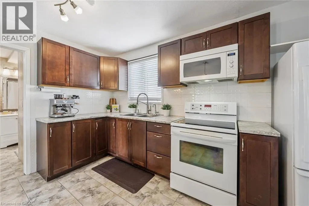 976 GUELPH Street
