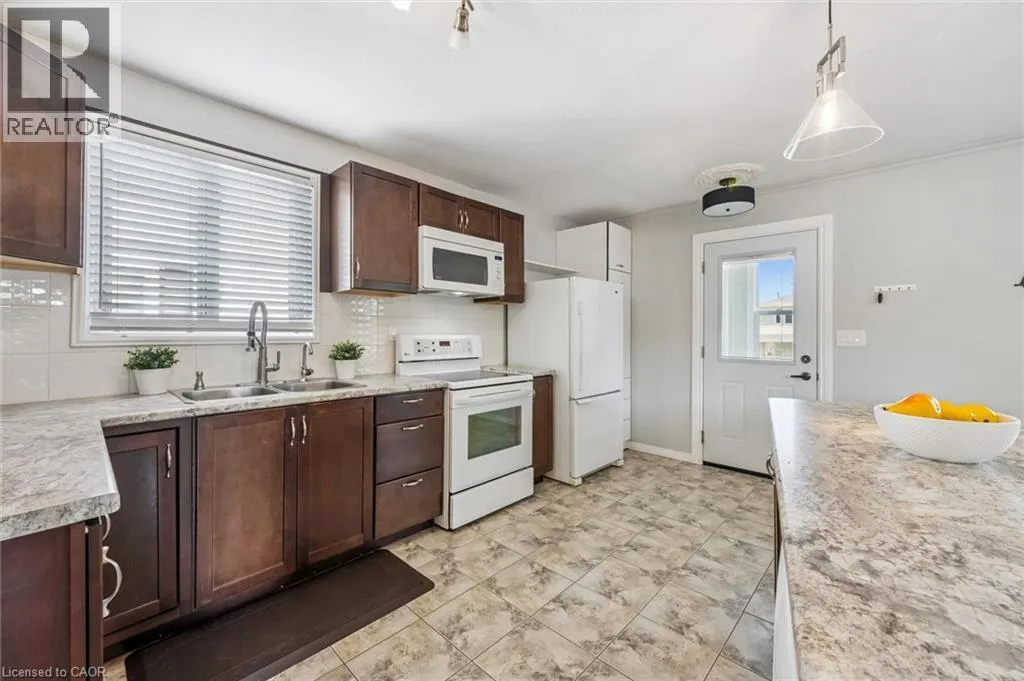 976 GUELPH Street
