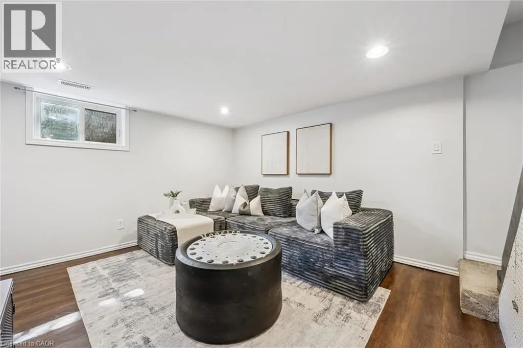 976 GUELPH Street