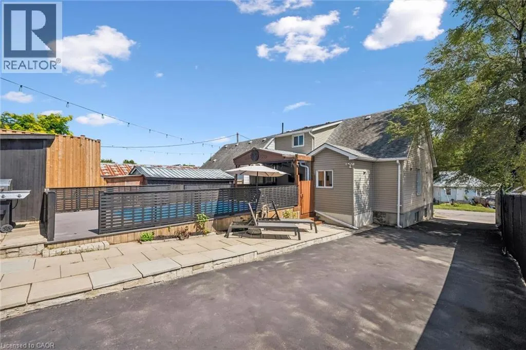 976 GUELPH Street