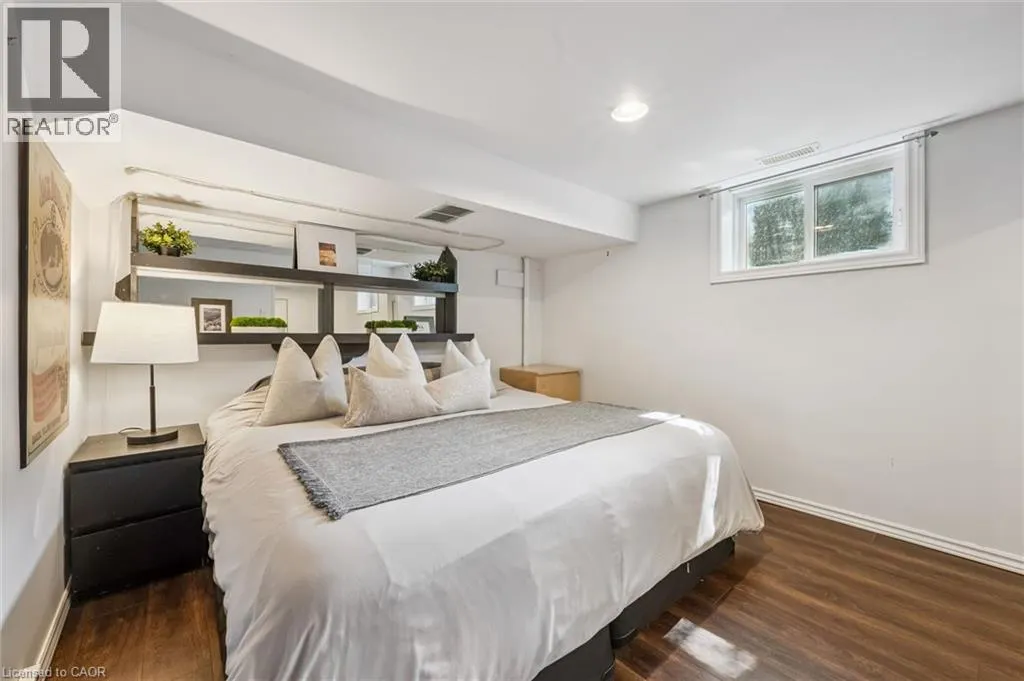 976 GUELPH Street