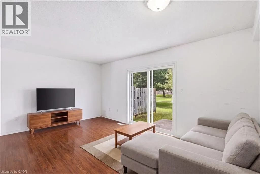 15 ROEHAMPTON Crescent