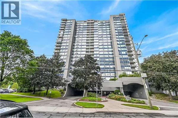75 QUEEN Street N Unit# 1606