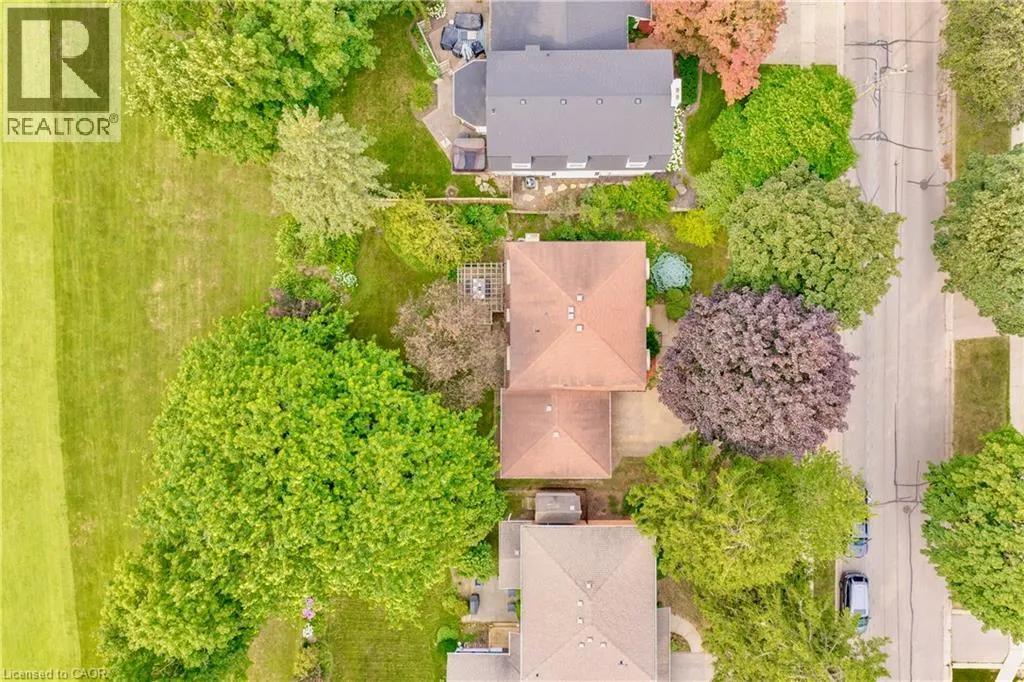 32 WAVERLEY Drive