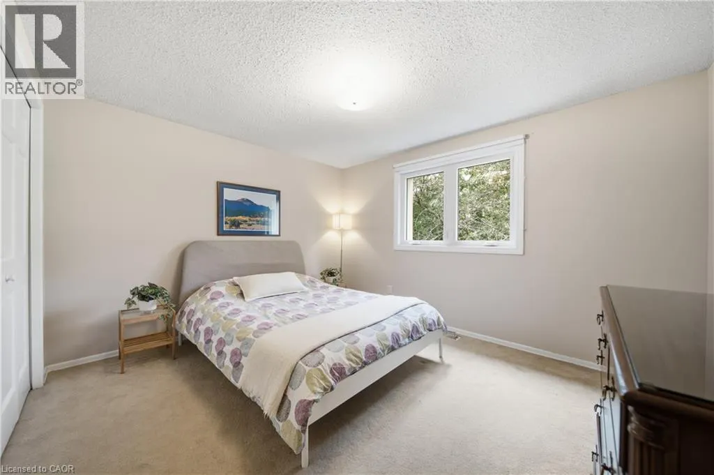 32 WAVERLEY Drive