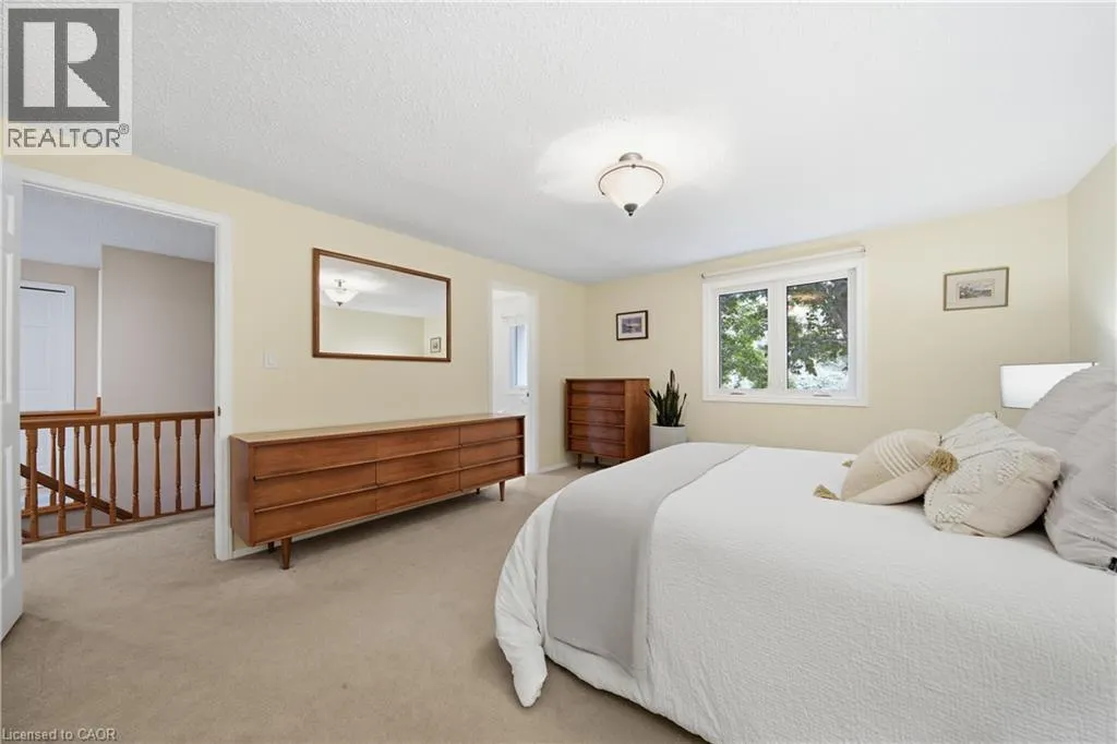 32 WAVERLEY Drive