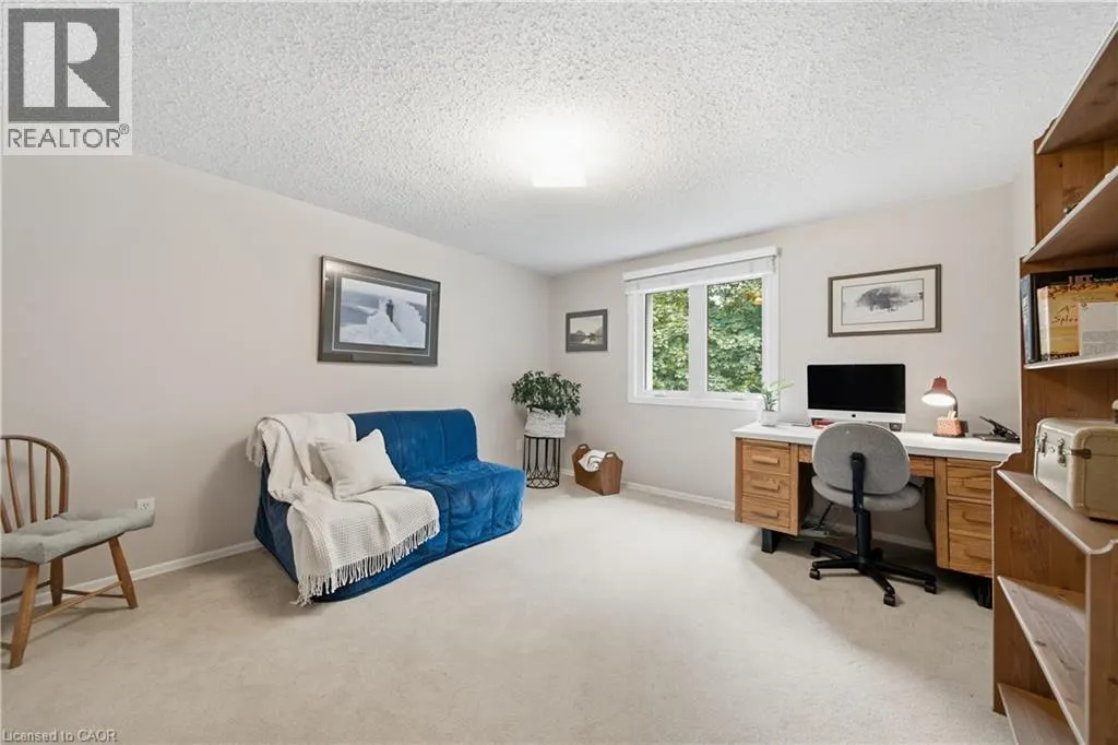 32 WAVERLEY Drive