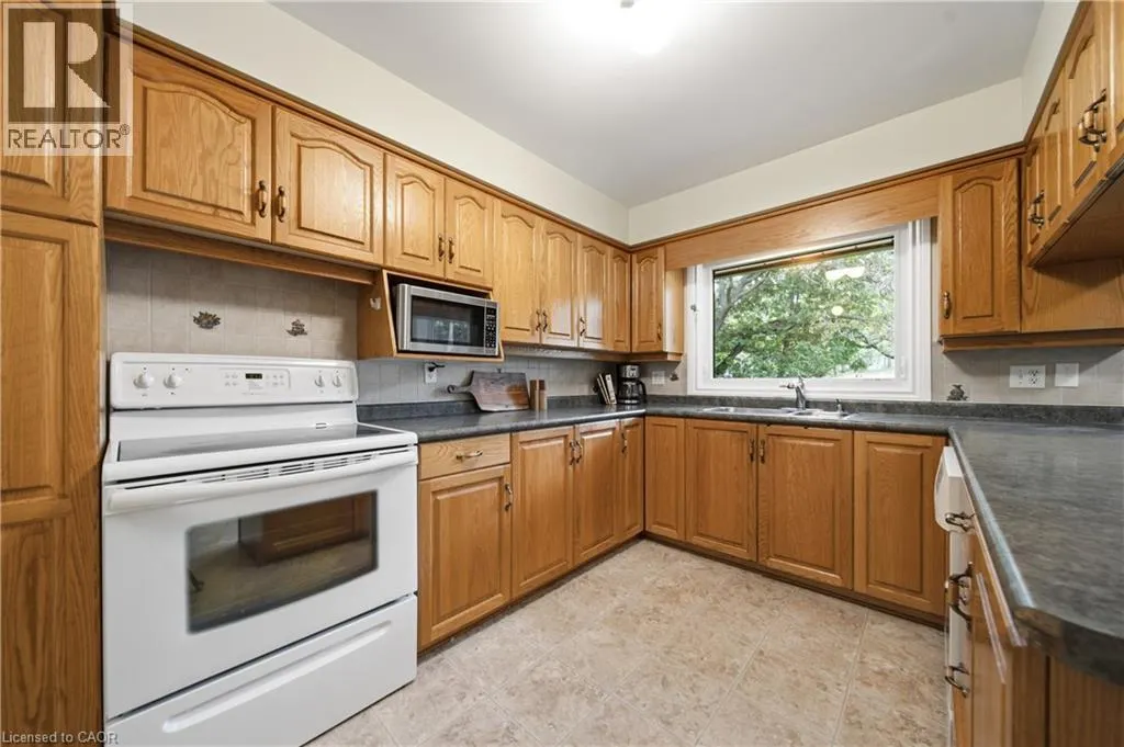 32 WAVERLEY Drive
